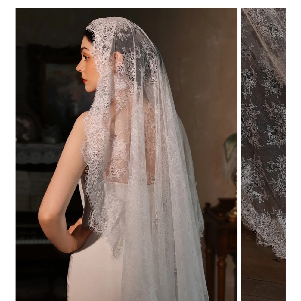 Elegant White Lace Veil